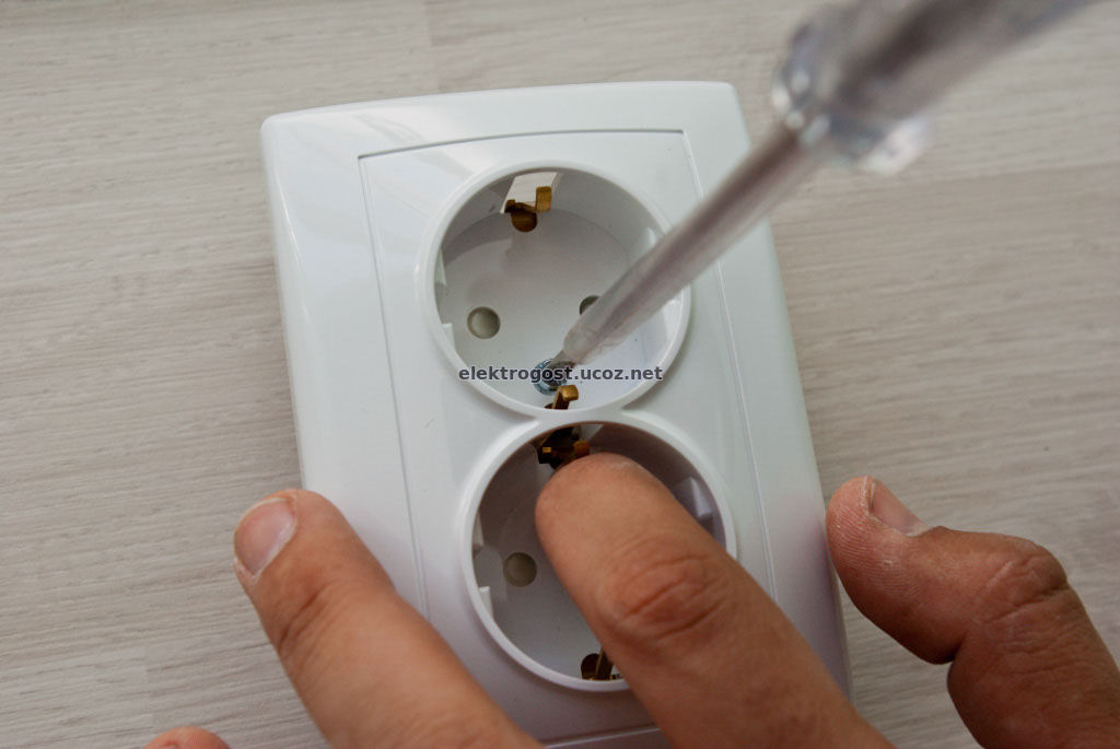 /aaa/Dvoinaia_rozetka_schneider_electric_ustanovka_2.jpg